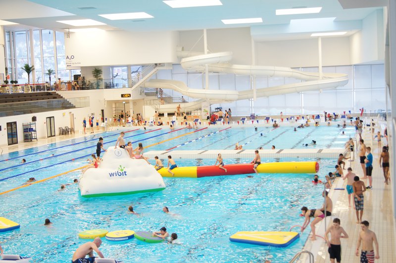 barn leker i AdO arena